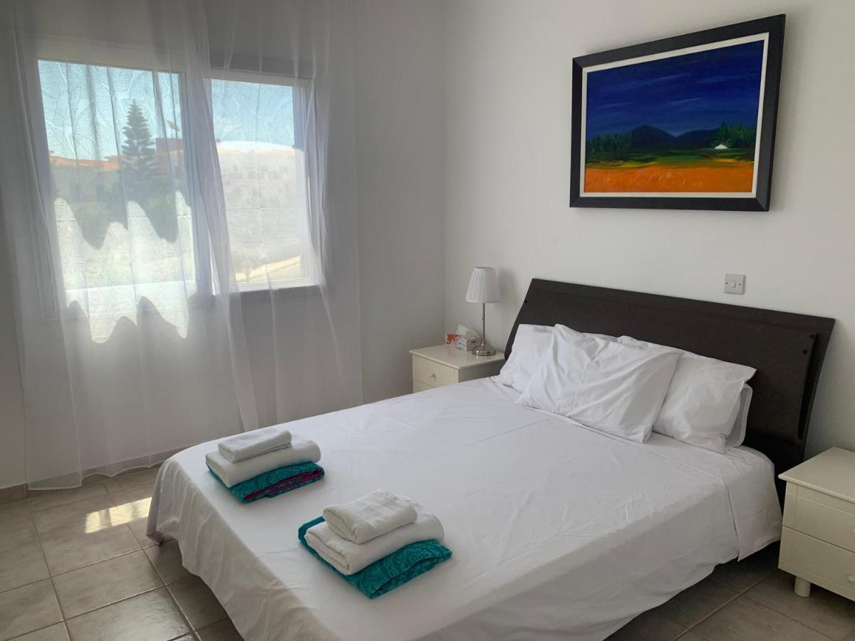 Kings Palace - Stylish, Modern 2 Bed With Sea Views 파포스 외부 사진